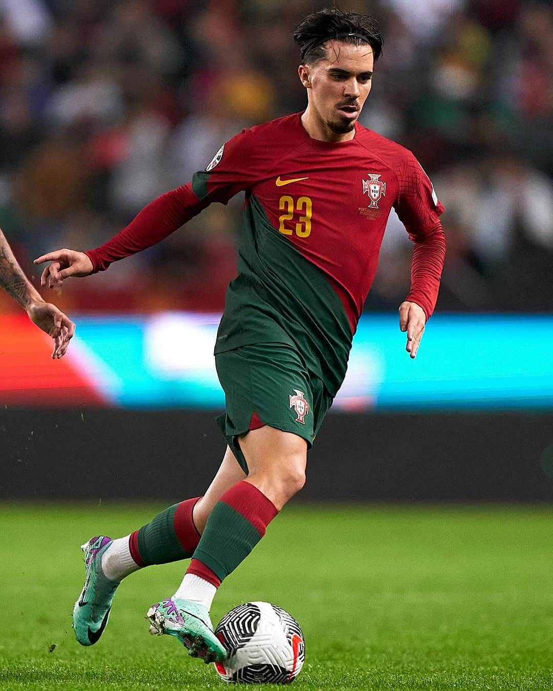 パリ・サンジェルマンFCのインスタグラム：「Results of our internationals! 🌍 Les résultats de nos internationaux ! 🌍  🌍 #Euro2024Qualifiers 🇵🇹2️⃣🆚0️⃣🇮🇸 👤 @goncaloramos88 - @vitinha   🌍 #Euro2024Qualifiers 🇪🇸3️⃣🆚1️⃣🇬🇪 👤 @fabianruiz52   🌍 #Euro2024Qualifiers 🇧🇦1️⃣🆚2️⃣🇸🇰 👤 @milanskriniar」