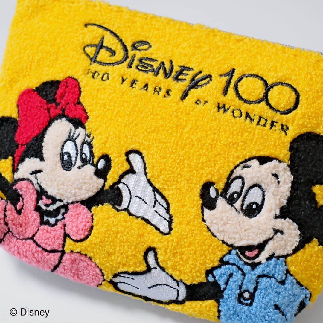 ワンズテラスさんのインスタグラム写真 - (ワンズテラスInstagram)「Disney創立100周年を記念した特別デザインのポーチ♪ ポップなカラーと元気でかわいいキャラクターがサガラ刺繍で施されており、手触りが良く、ふわふわモコモコしたポーチです。 コスメポーチやバッグインバッグとして大活躍しそうです。  Disney サガラ刺繍ポーチD100 ¥2,310(税込)  ＊一部展開の無い店舗がございます。 ＊人気商品につき一部店舗では品切れとなっている場合がございます。ご了承下さい。  #サガラ刺繍 #サガラ刺繍ポーチ #ポーチ #ミッキーマウス #ミニーマウス #ミッキー #ミニー #disney100 #d100 #disneycollection #disneycharacter #ウォルトディズニー #ディズニー100周年 #ディズニーグッズ #ディズニーコレクション #暮らしの旬 #雑貨 #ギフト #onesterrace #ワンズテラス」11月21日 6時35分 - onesterrace