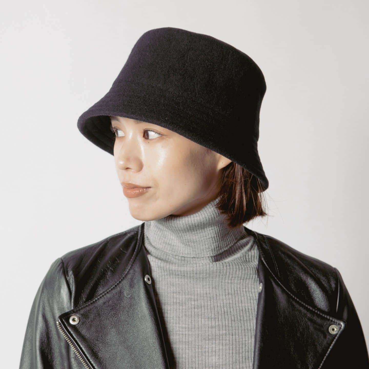 【公式】帽子専門店イチヨンプラス さんのインスタグラム写真 - (【公式】帽子専門店イチヨンプラス Instagram)「14plusjp . つばの角度やこだわりのシルエット。 シンプルなデザインは、どんな服装との相性も間違いなし。 バスク特有の防寒機能とおしゃれ要素を兼ね備えた、万能アイテムです。  そんなバスクシンプルバケハが、今年は新色も登場しました。 ベーシックカラーから、鮮やかな色味が目を引く可愛いカラーまで♪  秋冬のお洒落アイテムに、是非🍂  ▼商品名 #バスクシンプルバケハ ▼商品コード #101979  ¥4200(税込) Color:black,beige,green,green(2),white,charcoal,brown,pink/red,blue,orange,purple  ._______________________________________⠀⠀⠀  商品や色々なシーンに合わせた帽子コーデ、帽子にまつわるHOW TOをお届けしています♪ 最新情報はアカウントをCheck！ 👉@14plusjp . .________________________________________⠀⠀⠀ #イチヨンプラス #帽子 #帽子コーデ #ハット#バケハ#バケハコーデ#秋コーデ#ギフト」11月20日 20時36分 - 14plusjp