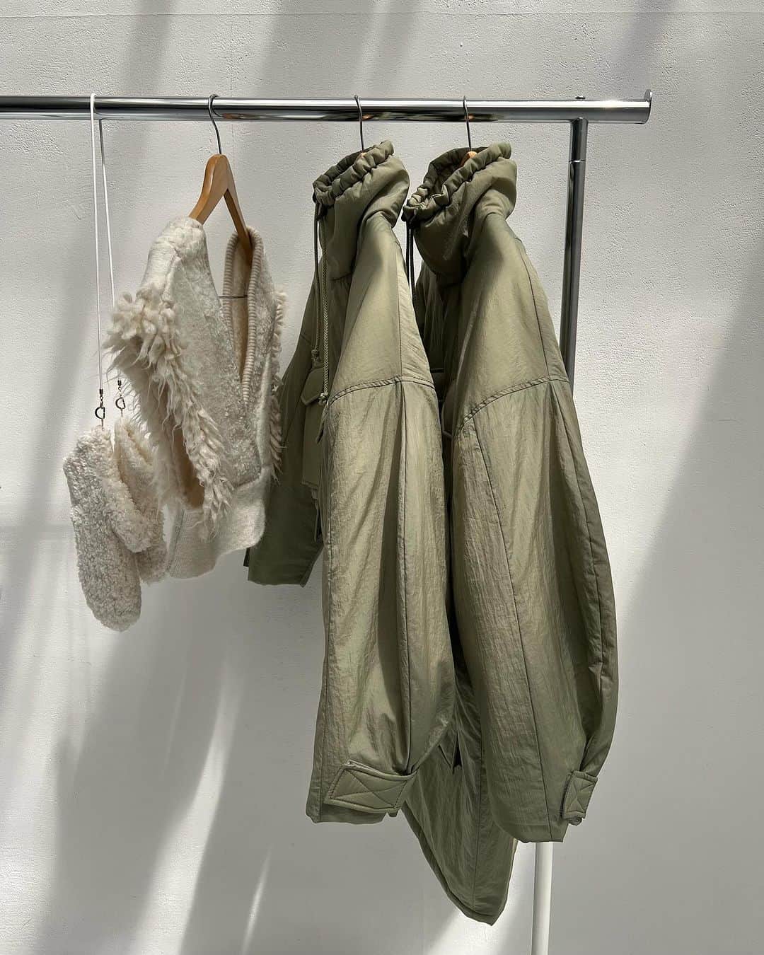 leinwande_officialのインスタグラム：「ㅤㅤㅤㅤㅤㅤㅤㅤㅤㅤㅤㅤㅤ leinwände 23autumn/winter collection ㅤㅤㅤㅤㅤㅤㅤㅤㅤㅤㅤㅤㅤ #leinwände #leinwande」