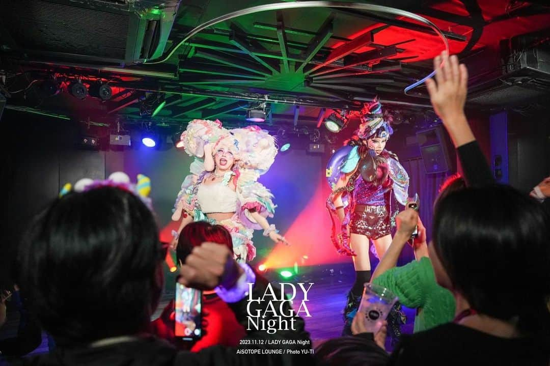 KAWAII MONSTER CAFEさんのインスタグラム写真 - (KAWAII MONSTER CAFEInstagram)「🩷LADY GAGA Night🩷　@ladygaga  ARTPOP 10th ANNIVERSARY🏹🧬✨ 2023.11.12 (SUN) 📍 @aisotope_lounge   THANK YOU SO MUCH👽🌈💫  @monsterx_kawaii からMELTYのシエルとJELLYのモアンが出演させて頂きました🫶🏼 この日だけの為に 🎵swine でパフォーマンスさせて頂きました🪽  私たちKMCのコンテンツディレクターの @harris_ipride がオーガナイザーのこのイベントは今年もとても熱くて最高でした！！！❤️‍🔥❤️‍🔥  ありがとう🩷❤️🧡💛💚💙  #ladygaga #ladygaganight #gaganight #レディーガガナイト　#ガガナイト #monsterx #shinjuku #新宿二丁目 #aisotopelounge」11月20日 20時47分 - kawaiimonstercafe