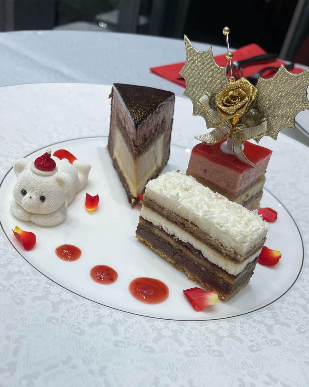 上原亜衣さんのインスタグラム写真 - (上原亜衣Instagram)「あっという間に クリスマスだぁ🎄  今年も可愛い🐻  @louangetokyo_lemusee   #louangetokyolemusee  #louangetokyo」11月20日 20時47分 - ai_uehara_ex