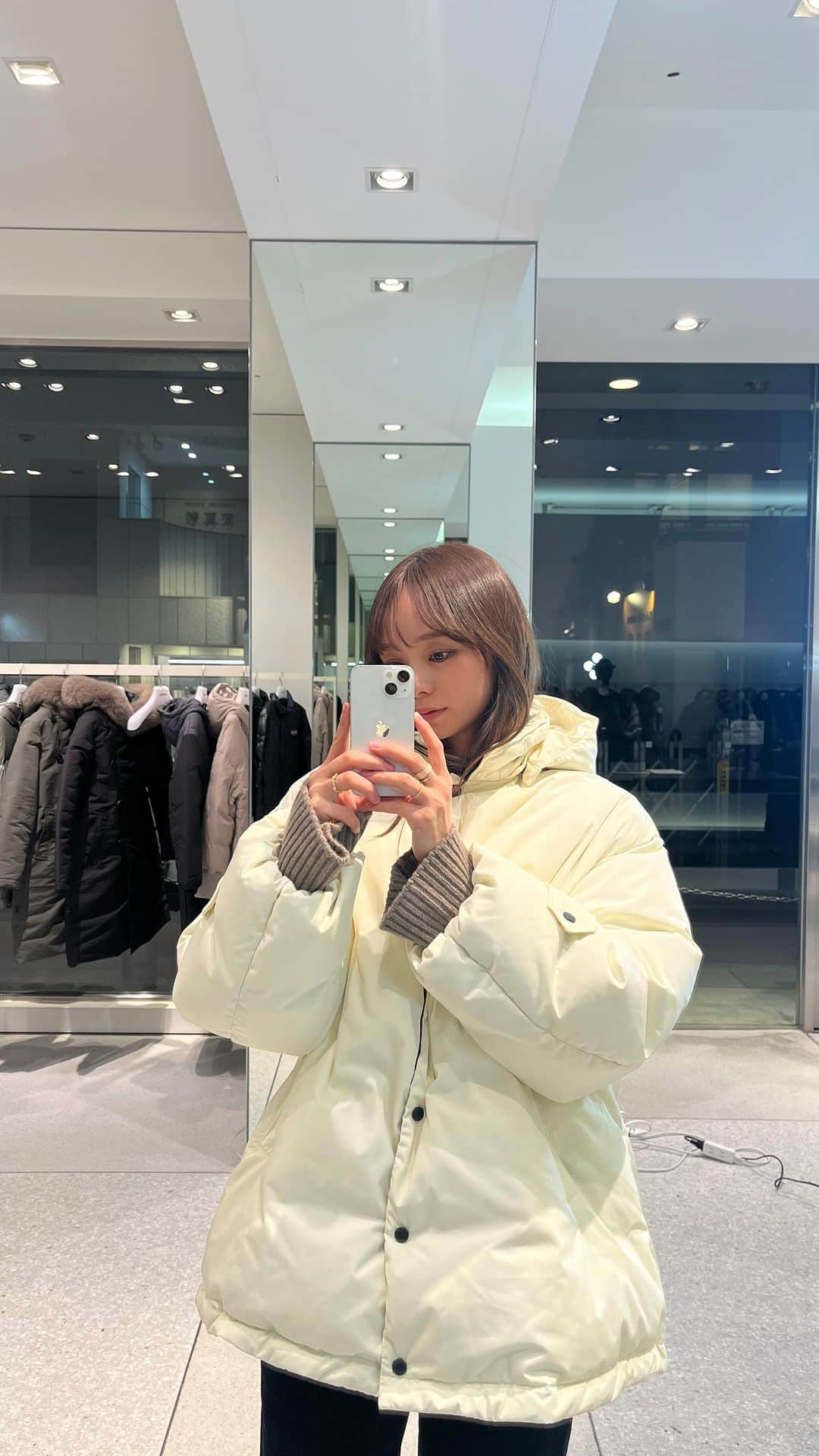 丸林広奈のインスタグラム：「Duvetica × Hirona Marubayashi コラボダウン　Instalive🤍☃️」