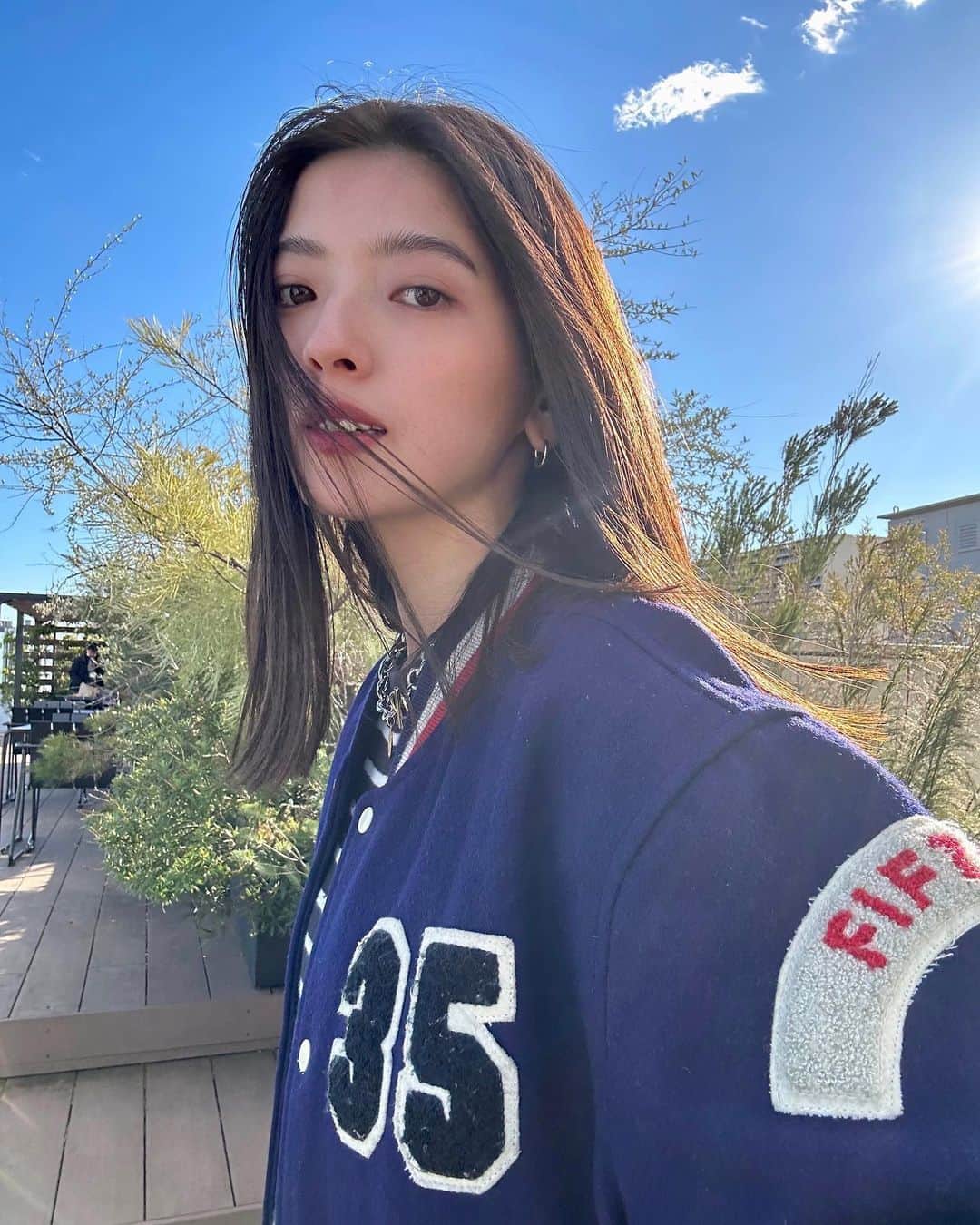 畑井咲耶のインスタグラム：「実家帰った時に親から譲り受けたアウター可愛い🇬🇧🇳🇱」