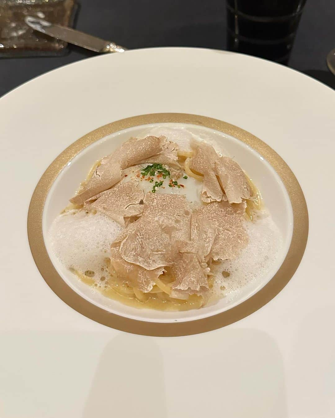 磯田 ひかる(Hikaru Isoda) さんのインスタグラム写真 - (磯田 ひかる(Hikaru Isoda) Instagram)「先日の記念日ディナー🍽🍷✨ 前から行ってみたかったロブションに♡ お腹パンパンになりました( ᴖ_ᴖ )‎  デザートワゴンってテンション上がる！  この日のお洋服は @honeymihoney_official 💗」11月20日 22時00分 - picaruuu