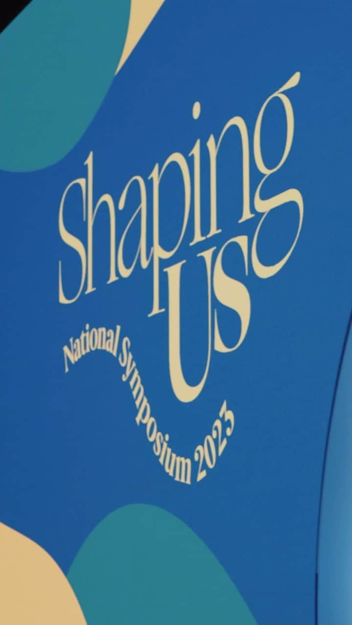 ウィリアム（ケンブリッジ公）のインスタグラム：「#ShapingUs is all about how important our early years are in shaping the adults we become.   Last week, with @earlychildhood, we brought together experts, global thinkers and cross-disciplinary leaders to help understand how we lay the foundations for happier, healthier lives.  On #WorldChildrensDay, take a look back at some of the key moments from last week’s #ShapingUs National Symposium ▶️ Link in bio」