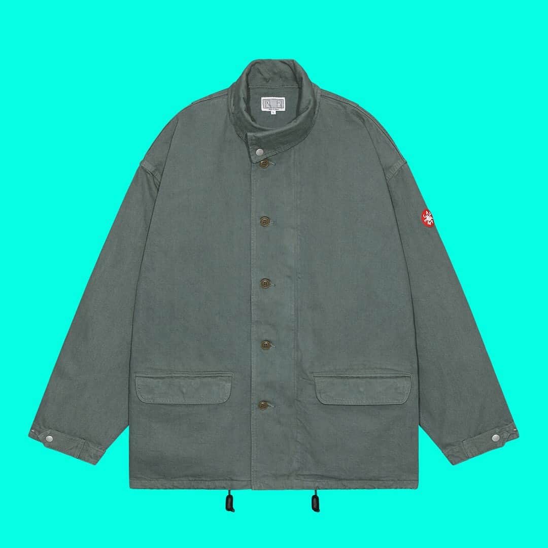 シーイーのインスタグラム：「OVERDYE FOLD COLLAR COAT ⁡ 🇯🇵 Friday 24 November 9AM 🇬🇧 Friday 24 November 12AM 🇺🇸 Thursday 23 November 7PM EST ⁡ CAVEMPT.COM C.E SHOP TOKYO」