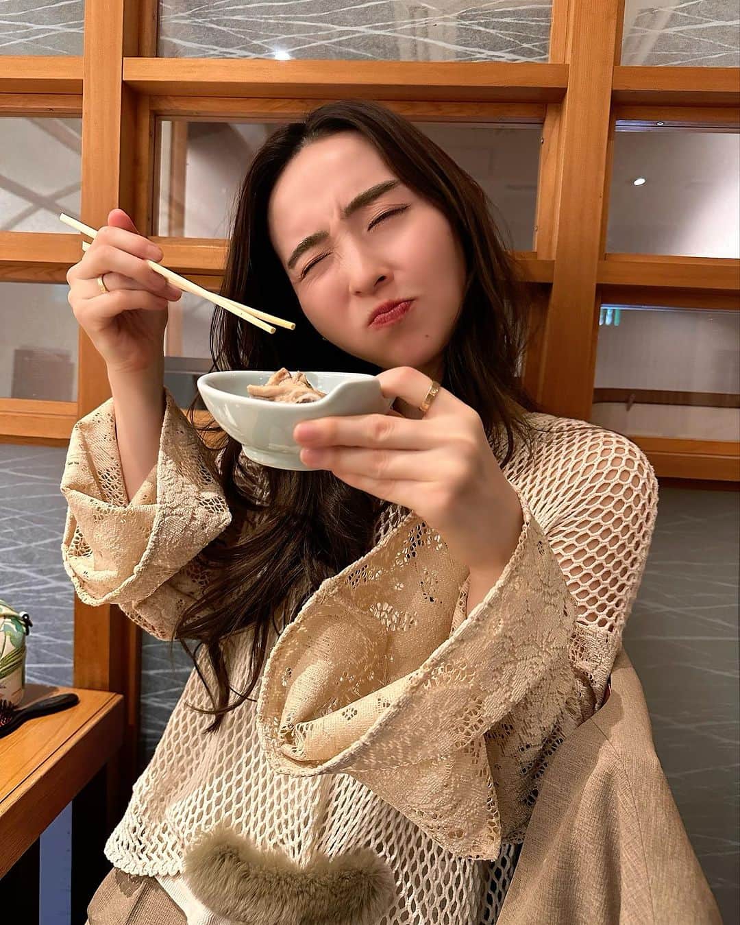 齊藤家澄さんのインスタグラム写真 - (齊藤家澄Instagram)「#福岡  #博多 #たきみず!!!  #中国の人多い(っ︎︎◜ ~ ◝ )  #大好き水炊き❤️  #大名のあのコーンスープの水炊きお店予約とれない😞  #だけどもだけど！  #どこでもおいち〰️🫶  #お姉さんがついでくれるの美味૮( ⊃⌯'༥'⌯)⊃🐥⸒⸒  # ´༥`  #ちーおい顔選手権!!!(⸝⸝ ◜~◝⸝⸝)」11月20日 20時57分 - kanchi_w