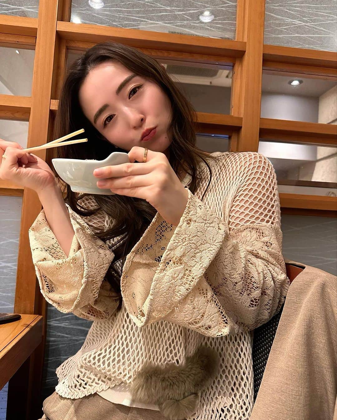齊藤家澄さんのインスタグラム写真 - (齊藤家澄Instagram)「#福岡  #博多 #たきみず!!!  #中国の人多い(っ︎︎◜ ~ ◝ )  #大好き水炊き❤️  #大名のあのコーンスープの水炊きお店予約とれない😞  #だけどもだけど！  #どこでもおいち〰️🫶  #お姉さんがついでくれるの美味૮( ⊃⌯'༥'⌯)⊃🐥⸒⸒  # ´༥`  #ちーおい顔選手権!!!(⸝⸝ ◜~◝⸝⸝)」11月20日 20時57分 - kanchi_w