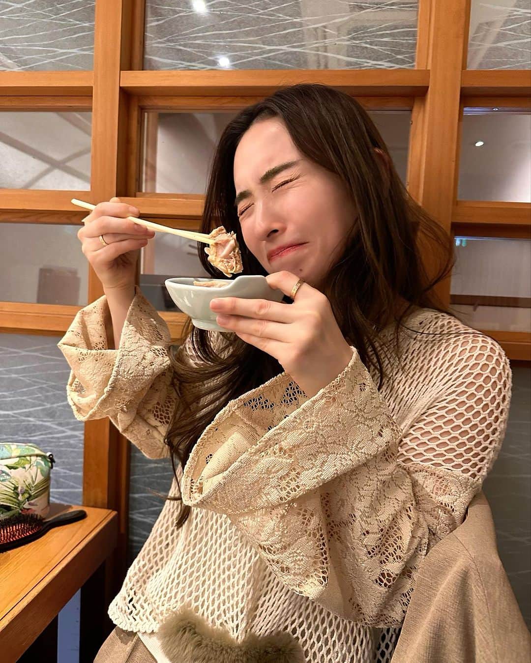齊藤家澄さんのインスタグラム写真 - (齊藤家澄Instagram)「#福岡  #博多 #たきみず!!!  #中国の人多い(っ︎︎◜ ~ ◝ )  #大好き水炊き❤️  #大名のあのコーンスープの水炊きお店予約とれない😞  #だけどもだけど！  #どこでもおいち〰️🫶  #お姉さんがついでくれるの美味૮( ⊃⌯'༥'⌯)⊃🐥⸒⸒  # ´༥`  #ちーおい顔選手権!!!(⸝⸝ ◜~◝⸝⸝)」11月20日 20時57分 - kanchi_w