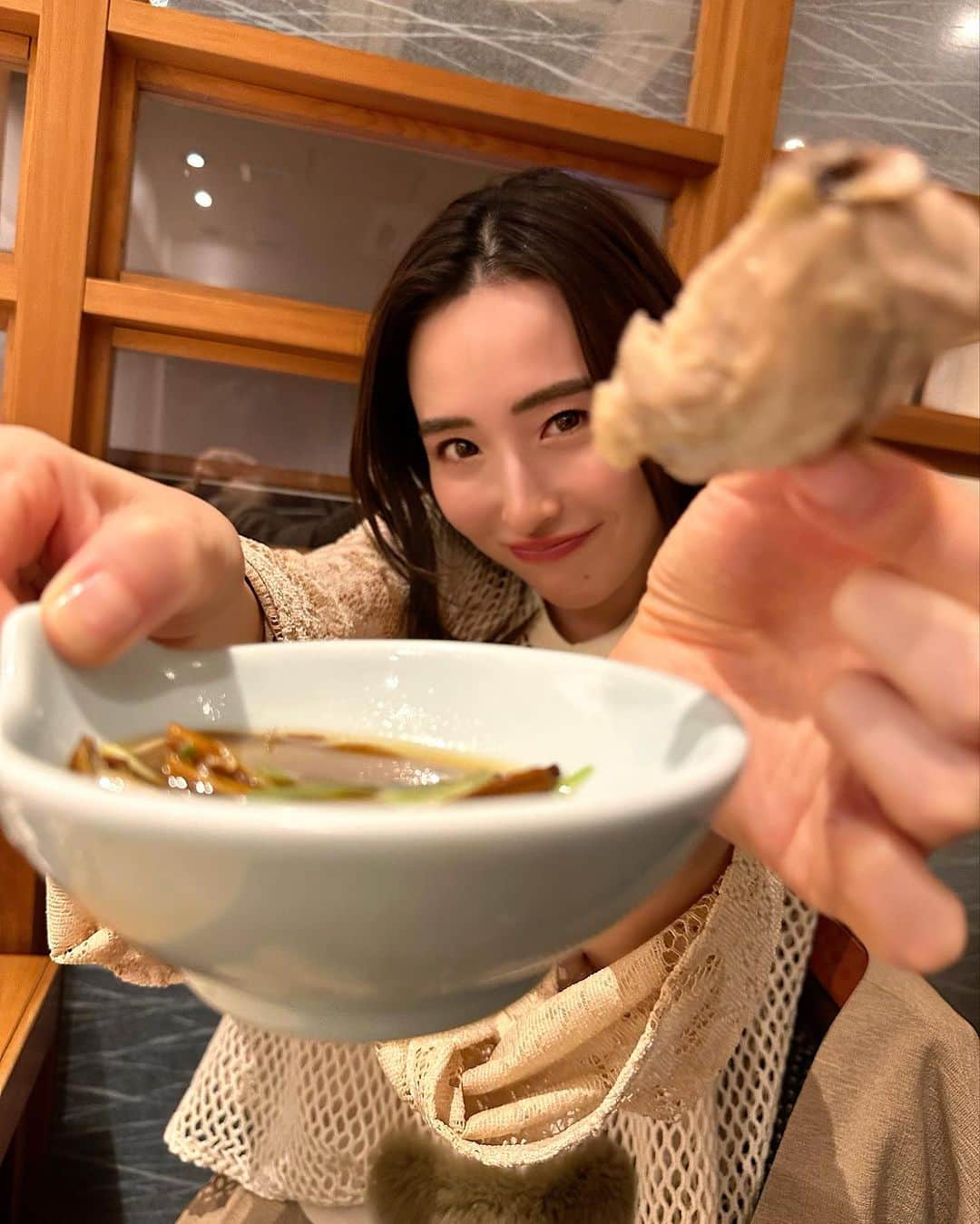 齊藤家澄さんのインスタグラム写真 - (齊藤家澄Instagram)「#福岡  #博多 #たきみず!!!  #中国の人多い(っ︎︎◜ ~ ◝ )  #大好き水炊き❤️  #大名のあのコーンスープの水炊きお店予約とれない😞  #だけどもだけど！  #どこでもおいち〰️🫶  #お姉さんがついでくれるの美味૮( ⊃⌯'༥'⌯)⊃🐥⸒⸒  # ´༥`  #ちーおい顔選手権!!!(⸝⸝ ◜~◝⸝⸝)」11月20日 20時57分 - kanchi_w