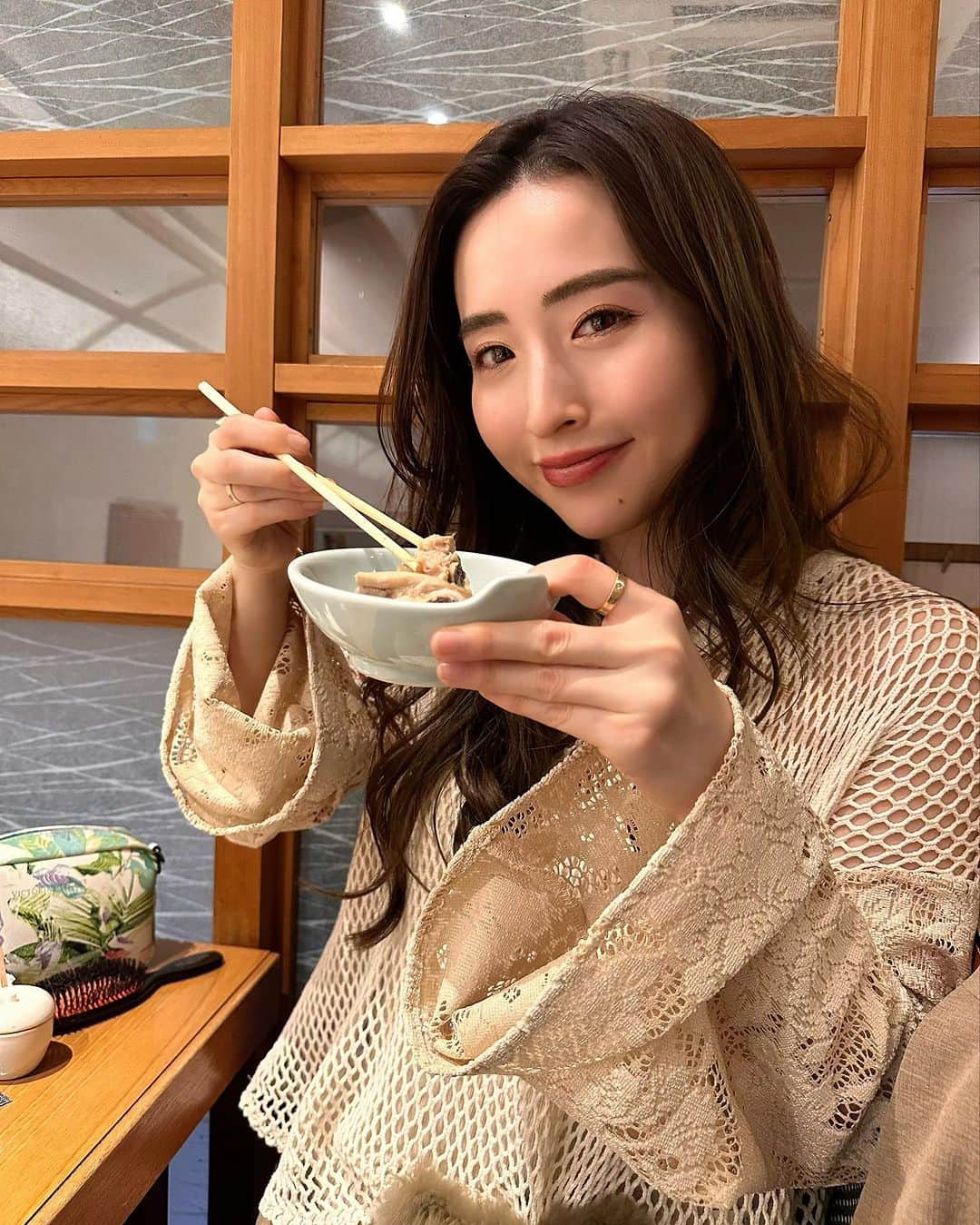 齊藤家澄さんのインスタグラム写真 - (齊藤家澄Instagram)「#福岡  #博多 #たきみず!!!  #中国の人多い(っ︎︎◜ ~ ◝ )  #大好き水炊き❤️  #大名のあのコーンスープの水炊きお店予約とれない😞  #だけどもだけど！  #どこでもおいち〰️🫶  #お姉さんがついでくれるの美味૮( ⊃⌯'༥'⌯)⊃🐥⸒⸒  # ´༥`  #ちーおい顔選手権!!!(⸝⸝ ◜~◝⸝⸝)」11月20日 20時57分 - kanchi_w