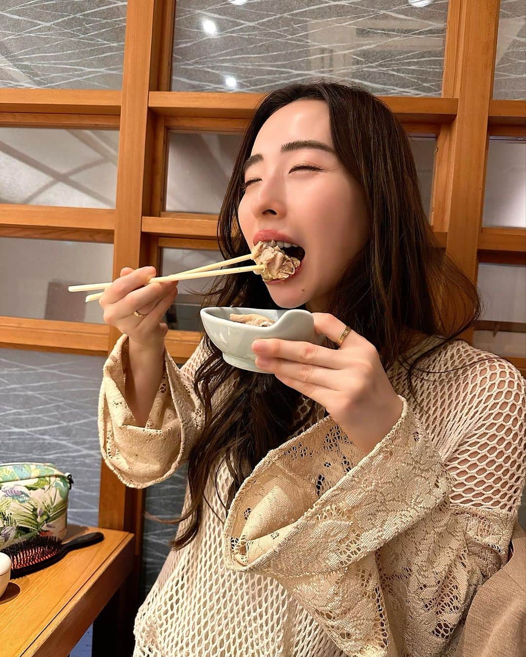 齊藤家澄さんのインスタグラム写真 - (齊藤家澄Instagram)「#福岡  #博多 #たきみず!!!  #中国の人多い(っ︎︎◜ ~ ◝ )  #大好き水炊き❤️  #大名のあのコーンスープの水炊きお店予約とれない😞  #だけどもだけど！  #どこでもおいち〰️🫶  #お姉さんがついでくれるの美味૮( ⊃⌯'༥'⌯)⊃🐥⸒⸒  # ´༥`  #ちーおい顔選手権!!!(⸝⸝ ◜~◝⸝⸝)」11月20日 20時57分 - kanchi_w