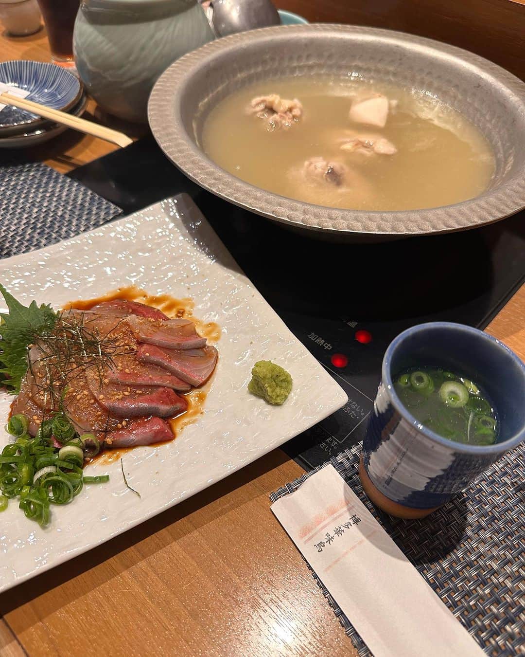 齊藤家澄さんのインスタグラム写真 - (齊藤家澄Instagram)「#福岡  #博多 #たきみず!!!  #中国の人多い(っ︎︎◜ ~ ◝ )  #大好き水炊き❤️  #大名のあのコーンスープの水炊きお店予約とれない😞  #だけどもだけど！  #どこでもおいち〰️🫶  #お姉さんがついでくれるの美味૮( ⊃⌯'༥'⌯)⊃🐥⸒⸒  # ´༥`  #ちーおい顔選手権!!!(⸝⸝ ◜~◝⸝⸝)」11月20日 20時57分 - kanchi_w