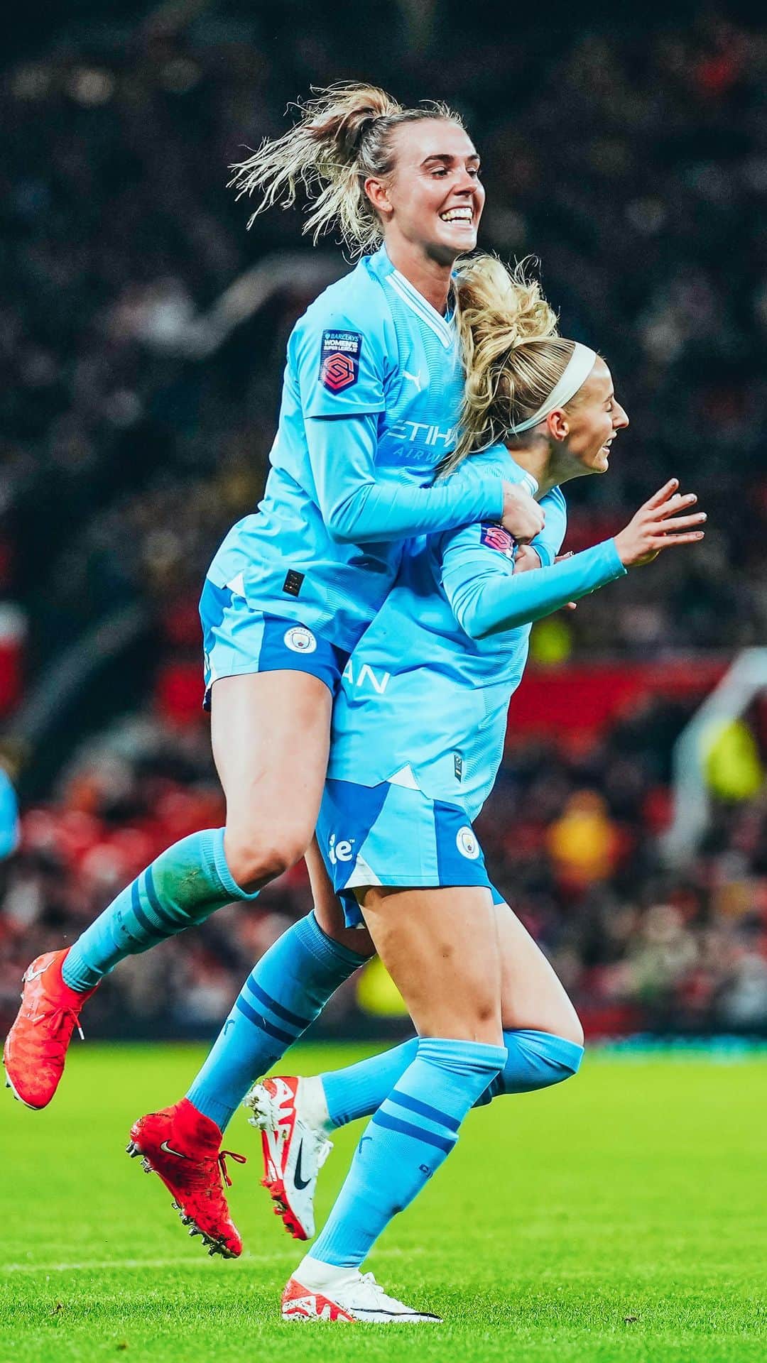 マンチェスター・シティFCのインスタグラム：「The run from @chloekelly 🔥 The finish from @jillroord 🧊」