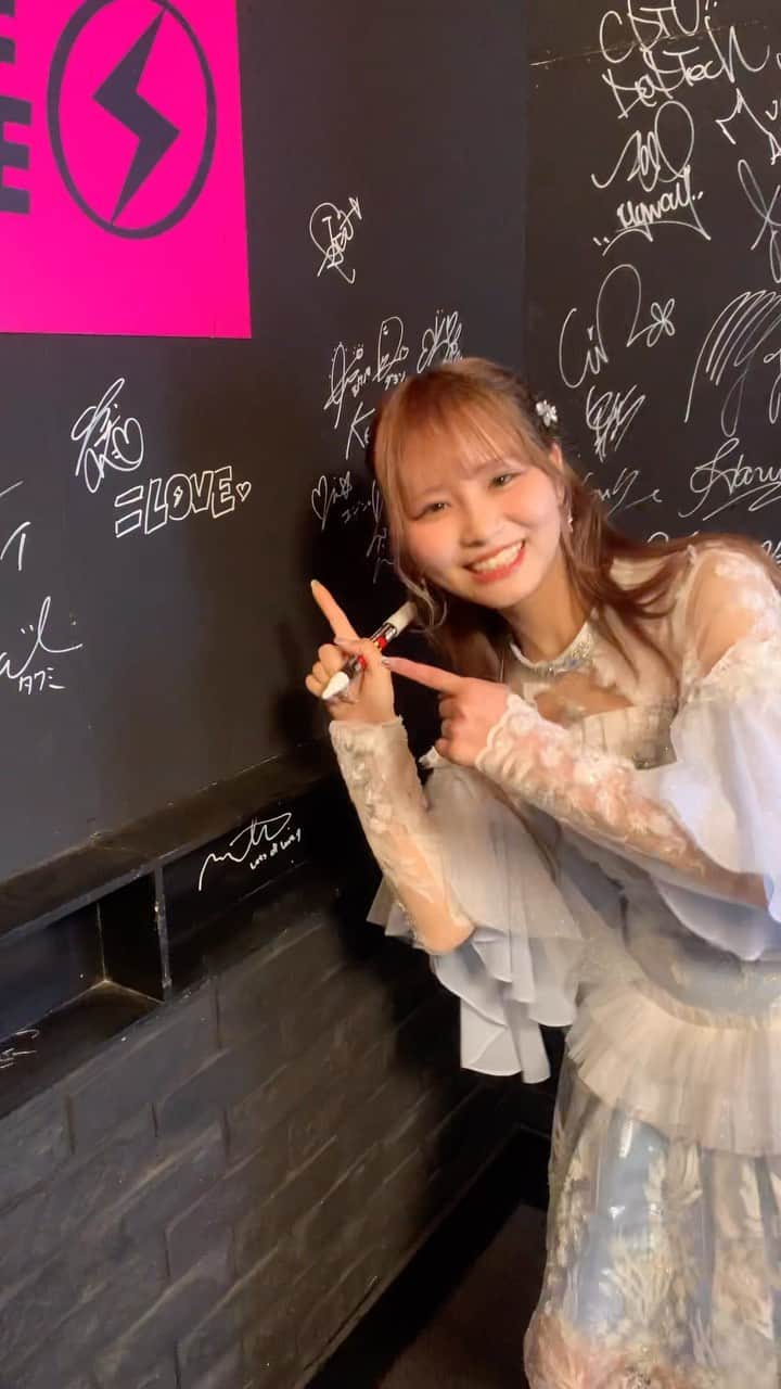 のインスタグラム：「#CDTVライブライブ インスタ限定！激レア★サインムービー配信中 #イコラブ のみなさん 「ラストノートしか知らない」を披露していただきました！  以前披露して頂いたナツマトペとは 対照的でしっとり切ない、、、🥺🤍 衣装もめちゃかわ〜👼🏻💞 素敵なステージをありがとうございました✨ ⁡ #CDTV #TBS」