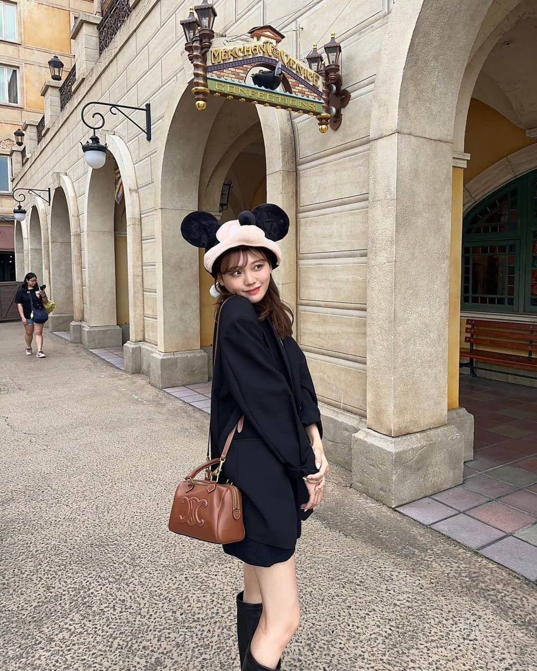 yumeのインスタグラム：「disney outfit 🐭🤎」