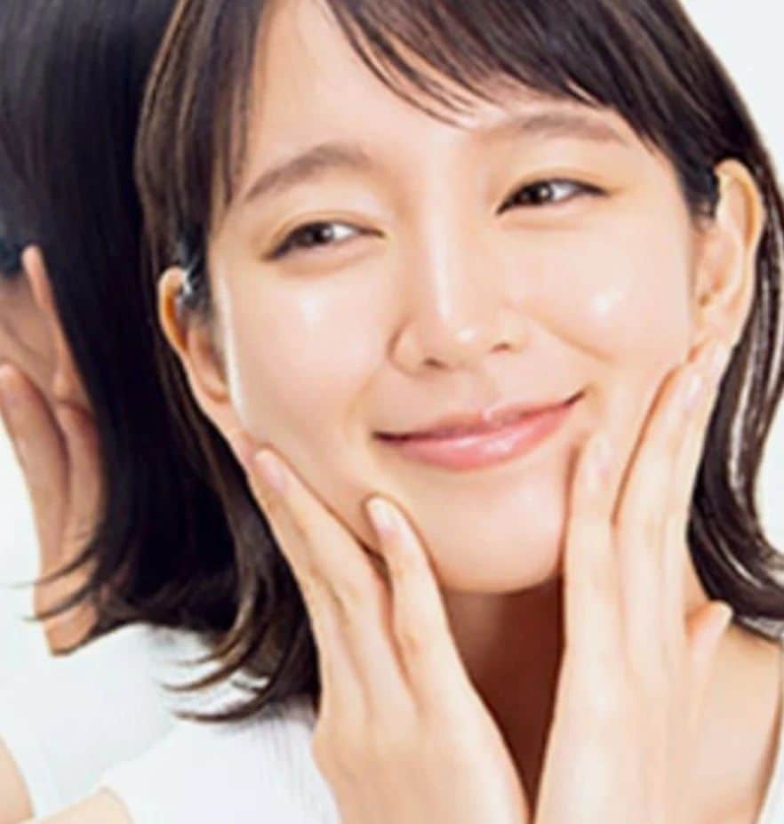 のインスタグラム：「里帆ちゃん、りほらーの皆様今日も１日お疲れ様でした！(*´ー｀*)  そして里帆ちゃん更新ありがとうございます❤️❤️  トキコイ明日ですねー❤️❤️  里帆ちゃん連ドラ出てる時はその曜日が楽しみなりますよねーー毎週(σ*´∀｀)  どんな展開なっていくんやろー♪(/ω＼*)  楽しみだー❤️❤️❤️  #吉岡里帆#吉岡里帆かわいすぎ #吉岡里帆ちゃん」