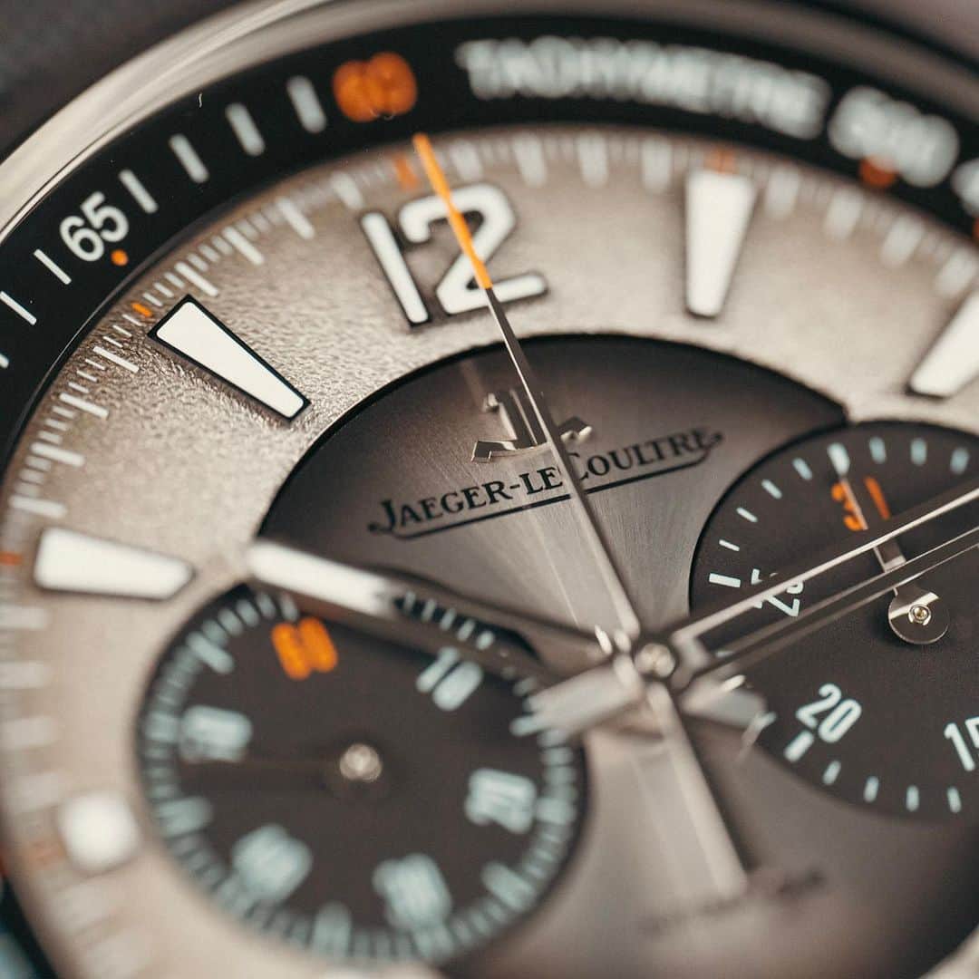 Daily Watchさんのインスタグラム写真 - (Daily WatchInstagram)「The latest @jaegerlecoultre Polaris Chronograph has a mesmerizing lacquered grey dial with multiple nuances from dark to lighter grey. This is achieved by a process of applying almost 40 layers of varnish, follower by the lacquers and endless polishing. The result: a gorgeous dial that gets your attention all day long. #jaegerlecoultre #polarischronograph」11月20日 21時08分 - dailywatch