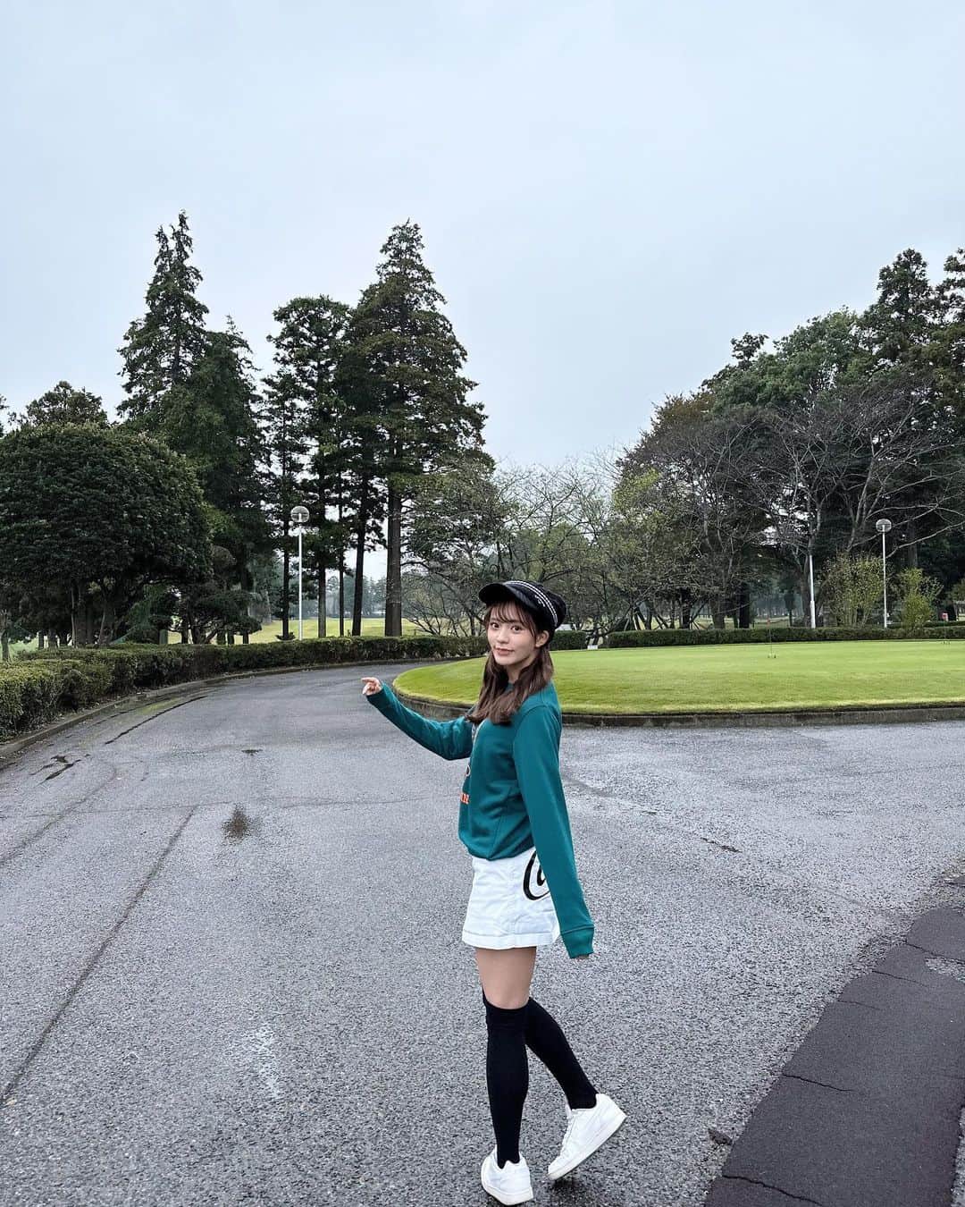 藤田みりあのインスタグラム：「久しぶりにゴルフ⛳️🍂  来年はもう少し上手くなりたいなって毎年言ってるけど 来年こそは！！笑　  かわいいゴルフウェア着るとテンション上がるね👝」