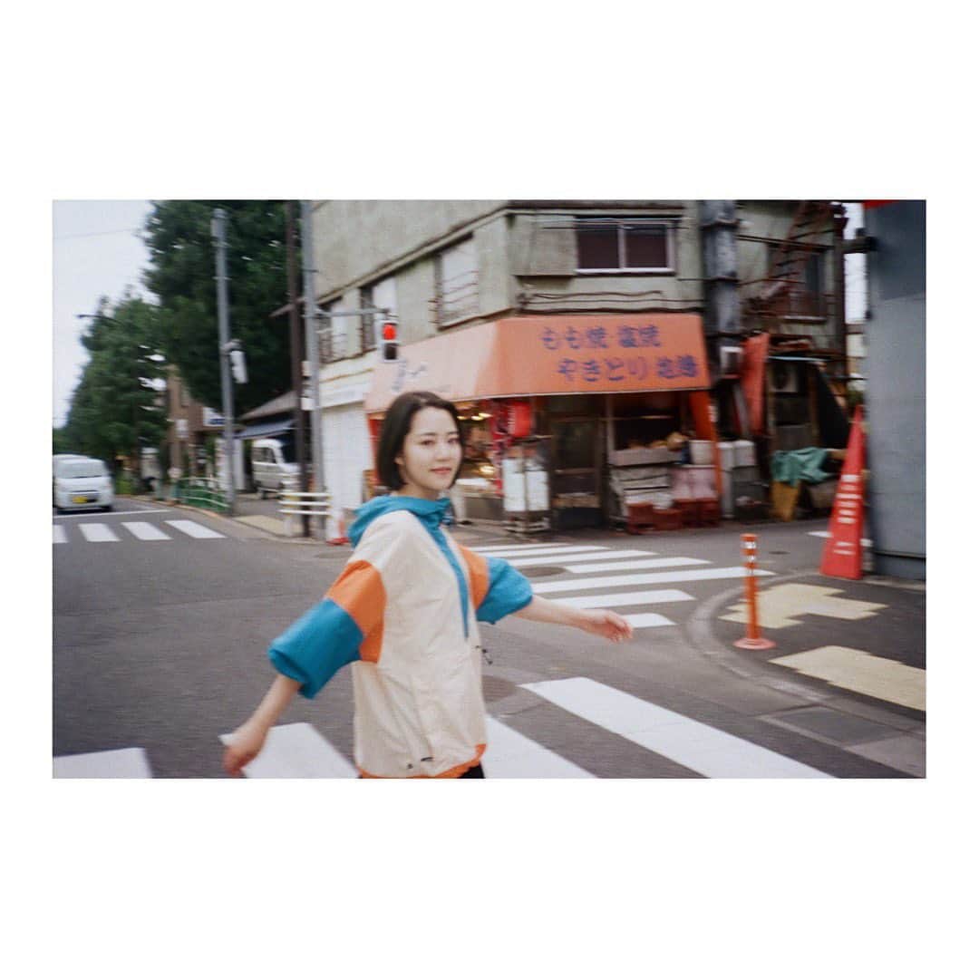 伴優香さんのインスタグラム写真 - (伴優香Instagram)「📮📮📮  この写真たちは私がずっと住んでた 西永福〜桜上水での撮影でした◎  久しぶりに行ったらすごく懐かしくて😂 楽しいことも苦しいこともいっぱいあったので 胸がキューっとなった。  ここで過ごした日々は 私の中でかけがえのない時間だったと言えます。  東京に来て約12年。 まだまだ頑張らなきゃなと背中を押された気がした。  まだまだ頑張ります🕊️𓂃 𓈒𓏸  phot by @kohei_okmr   - - - - - - - - - - - - - - - - - - -  #filmphotography #film  #作品撮り #作品撮りモデル  #portrait #photography #photo #pic #ポートレート #被写体  #ファインダー越しの私の世界 #東京写真部 #tokyo  #여배우 #演员 #肖像 #黒髪ボブ #黒髪ショート #黒髪」11月20日 21時13分 - ban_yuka0707