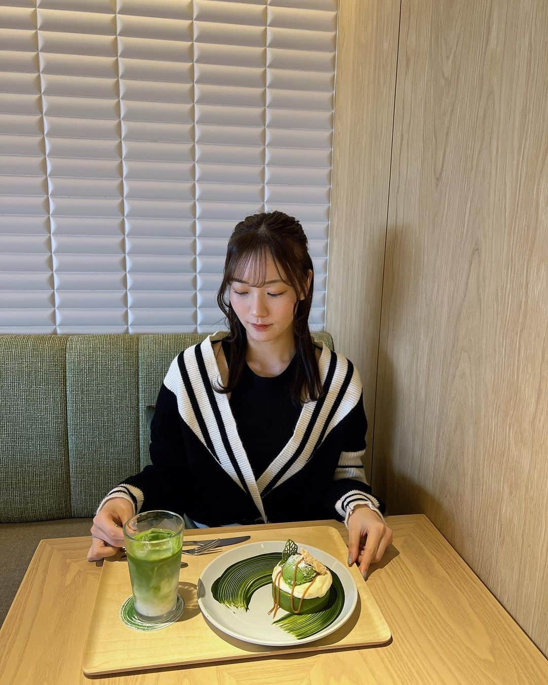 眞鍋杏樹さんのインスタグラム写真 - (眞鍋杏樹Instagram)「#京ばあむ 🍵⭐️ 【#anjumode 】  この日のコーデは、京都に合わせて組んだんです♡   #京都 #京都観光 #02 #秋服 #秋服コーデ」11月20日 21時15分 - 10th_anjune