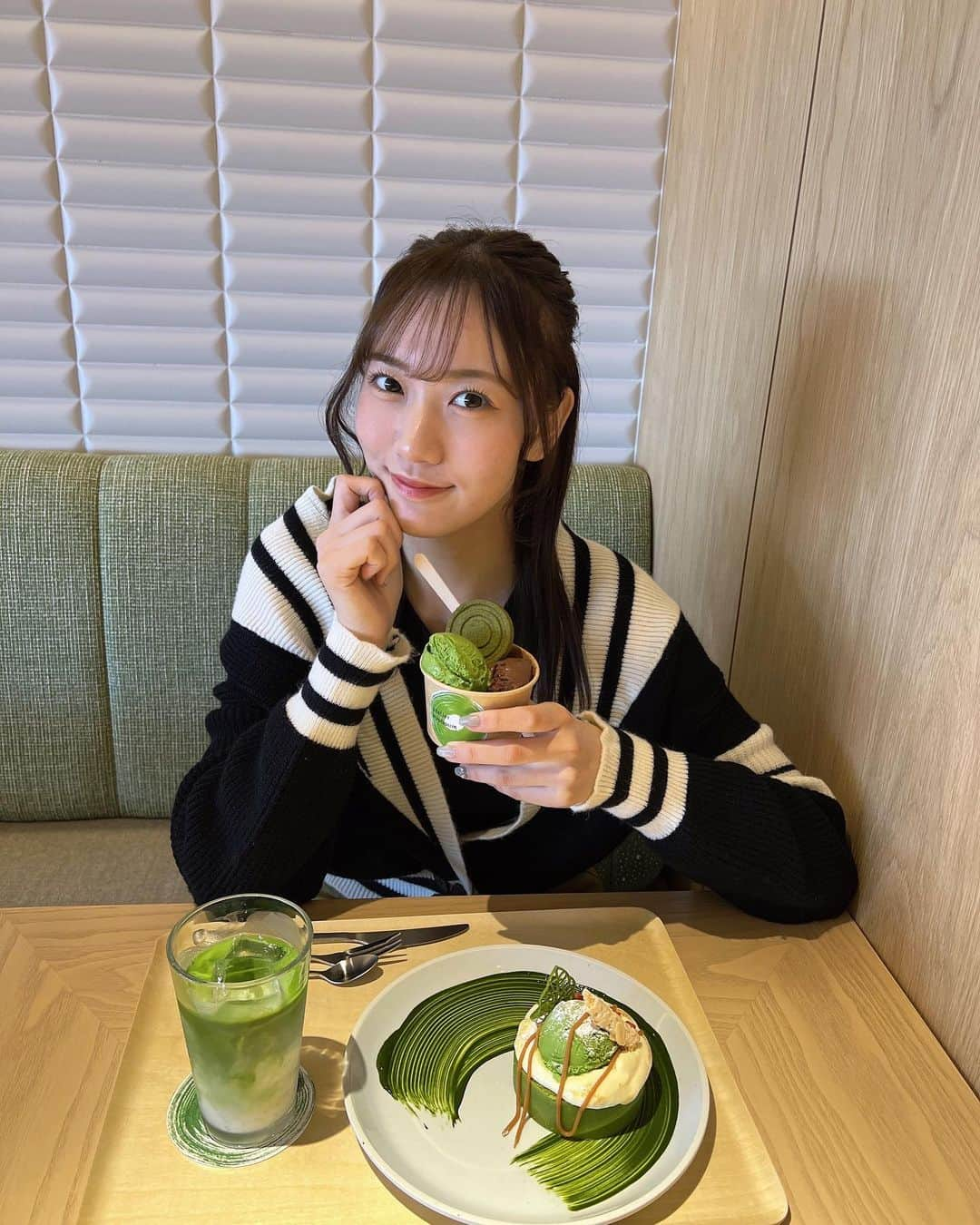 眞鍋杏樹のインスタグラム：「#京ばあむ 🍵⭐️ 【#anjumode 】  この日のコーデは、京都に合わせて組んだんです♡   #京都 #京都観光 #02 #秋服 #秋服コーデ」