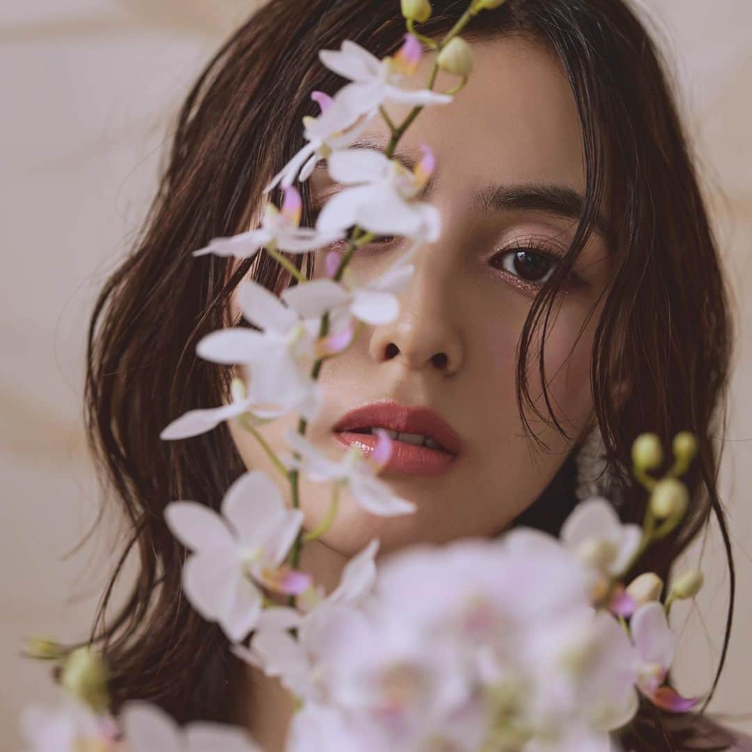 岩田絵莉佳のインスタグラム：「photographer @hisayo49  hair&makeup @atelierharuka_takezako  stylist @jun__ymzk」