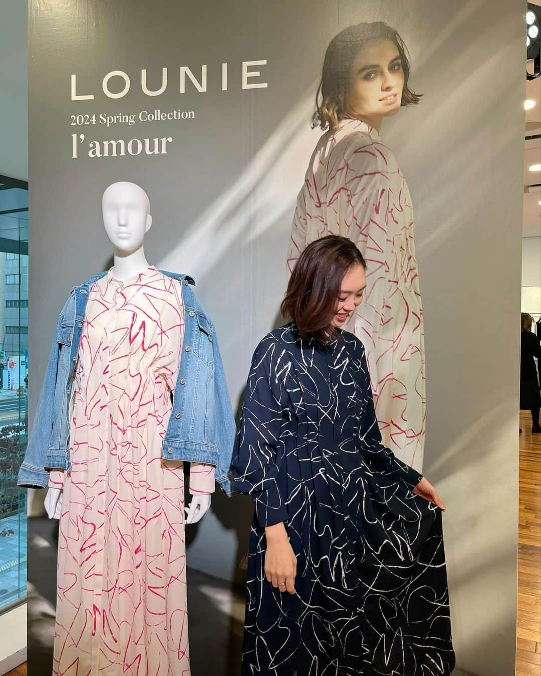 篠原菜月さんのインスタグラム写真 - (篠原菜月Instagram)「LOUNIE 2024 Spring Collection 🌸  @lounie_jp  ⁡ 先日のルーニィの春物展示会へ シャツワンピや華やかなアウターなど心踊るアイテムばかり♡  ウエストのラインがとっても綺麗なワンピース試着しました✨ お仕事でも着れそう👩‍💻 ⁡  #LOUNIE#ルーニィ#2024springcollection#春物展示会#通勤コーデ#休日コーデ#きれいめコーデ#シャツワンピース#ジャケットコーデ#ワンピースコーデ#展示会巡り#春ファッション#双子ママ ⁡ ⁡」11月20日 21時17分 - natsukishinohara