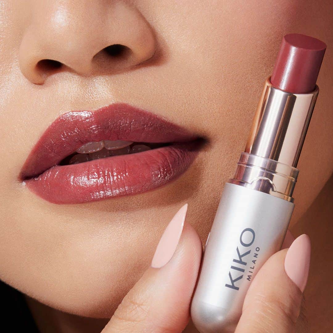 KIKO MILANOのインスタグラム：「Say hello to the ultimate lip game changer! 💄✨ Our Jelly Stylo in Persian Red is pure creamy comfort and will leave your lips with a glossy coat and that juicy-wet effect! Snag one before they vanish with #KIKOBlackFriday promo! 🏃‍♀️😘 ⁣ ⁣ #KIKOLips #redlips #hydralipstick #glossylips #blackfridaysale⁣ ⁣ Shade 509⁣」