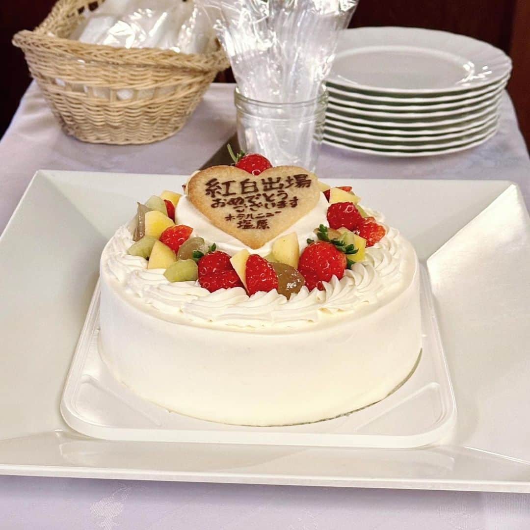純烈さんのインスタグラム写真 - (純烈Instagram)「💜❤🧡💚  #本日の純烈 は…  ｢純烈 温泉ライブVol.22｣ @大江戸温泉物語ホテルニュー塩原  お越し頂いた皆さま、施設をご利用の皆さま、スタッフの皆さま！  ありがとうございました😊✨  今年もたくさんお世話になったホテルニュー塩原さん。  <第74回 NHK紅白歌合戦>出場決定をケーキでお祝いしていただきました🎂  本当に温かいスタッフさんばかり☺️  今日はそんなケーキと、ライブ中のメンバーの写真です📷✨   #温泉ライブ  #ホテルニュー塩原  #大江戸温泉物語   #純烈  #酒井一圭  #白川裕二郎  #後上翔太  #岩永洋昭」11月20日 21時22分 - junretsu_official