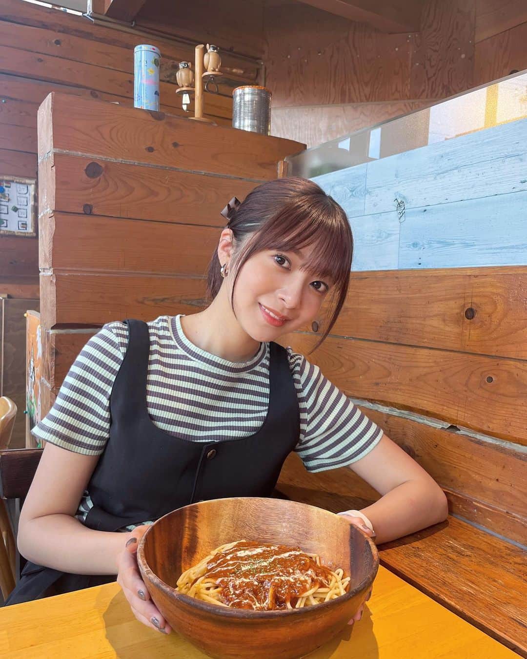 菊池柚花さんのインスタグラム写真 - (菊池柚花Instagram)「. おっきな器に入ったパスタ🍝🤍 いつも大盛りをいただきます✌🏻  私は主食といえば白米派。 でも、たまらなく麺類を欲する時もあるし、 パンももちろん捨て難い。  好きなものが多すぎて、食に関しては極端に優柔不断な私…😅  みなさんの1番好きな主食教えてください🍚🍞🍜」11月20日 21時25分 - kikuchiyuuka