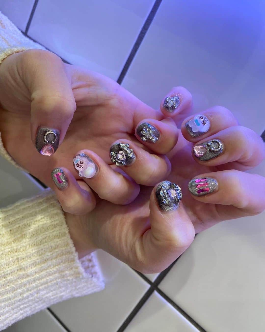 山口みらんさんのインスタグラム写真 - (山口みらんInstagram)「🐰🩳🐇   #newnails  #venusbelt nailist  sao🐑  なんと！今回は！  #おぱんちゅうさぎ  ネイルです💅💗  会う人会う人に毎回可愛い！と言われました🥰  ベースは黒🖤  おぱんちゅうさぎ×クロムハーツ風 なので甘すぎず、キツ過ぎず！アンバランスな雰囲気がとっってもお気に入りです😍  saoちゃんいつも可愛いネイルを更新してくれて本当にありがとうございます🙏  VENUSBELTさんでは流行りのキャラクターネイルのパーツが種類豊富です💗💗💗  皆さんも渋谷にあるVENUSBELTとってもオシャレで可愛いのでいってみてくださいね(ᐢ ˙꒳​˙ᐢ )  #newnails #newnail #渋谷 #キャラクターネイル ネイル #かわいいネイル #ネイル #クロムハーツネイル #指輪ネイル #kawaiinail #kawaii  # #おぱんちゅうさぎネイル  #おぱんちゅうさぎネイル  #おぱんちゅうさぎ好きな人と繋がりたい  #おぱんちゅうさぎのいる生活  #黒ネイル」11月20日 21時36分 - yamaguchi_miran