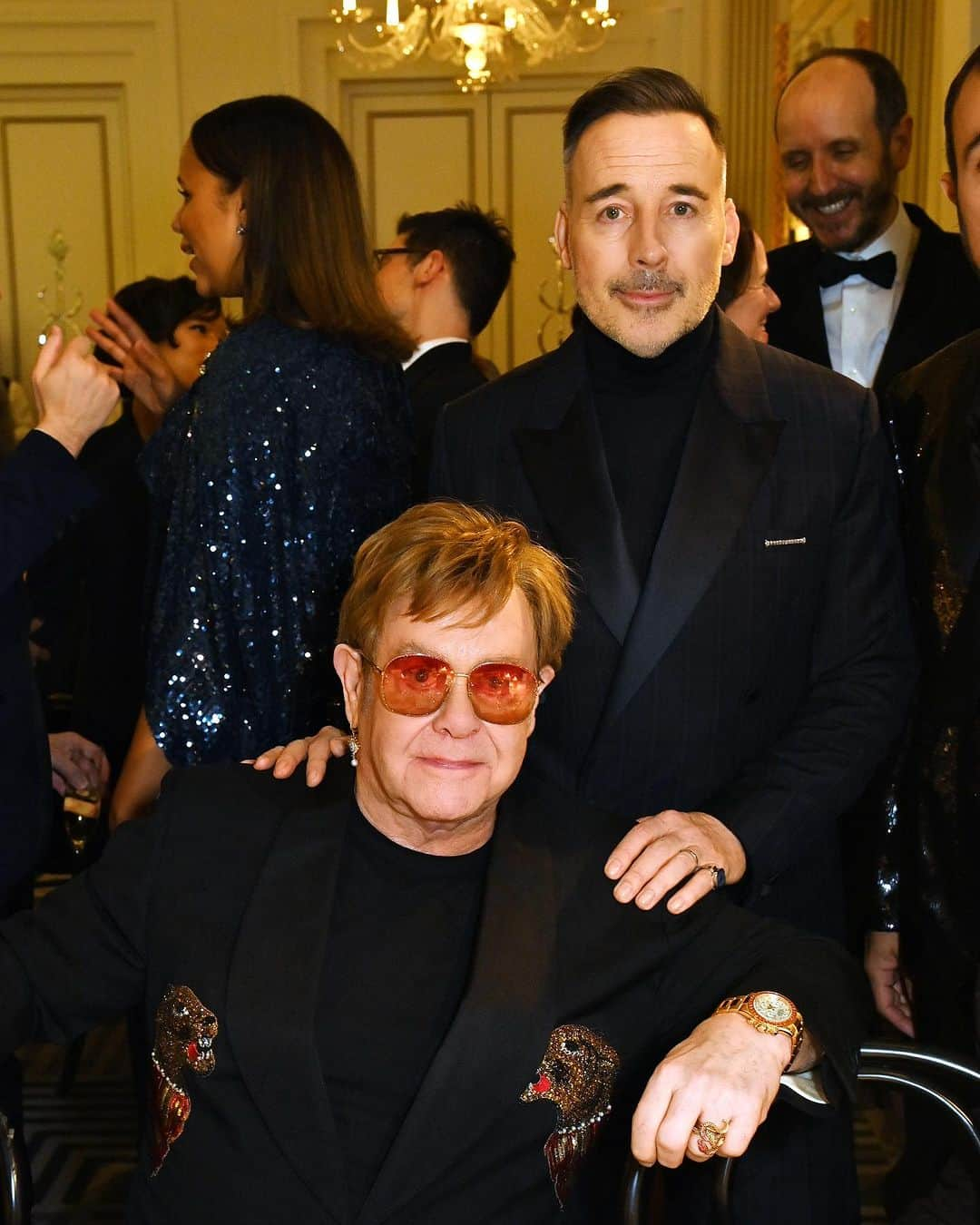 エルトン・ジョンさんのインスタグラム写真 - (エルトン・ジョンInstagram)「Thank you @evening.standard for inviting @davidfurnish and I to the Theatre Awards last night and honouring me with your Editors Award for my collaborative contributions to theatre.   Creating music for the stage has been some of the most gratifying projects for me, from the Lion King to Billy Elliot and now Tammy Faye, so thank you to the editors for this award as well as @jakeshears and @boygeorgeofficial for presenting it to me.   With @tammyfayebway coming next year, I couldn’t be more proud of this recognition. Thank you ❤️  📸: @davebenett」11月20日 21時37分 - eltonjohn