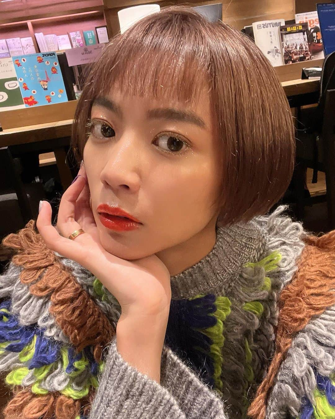 平アスカさんのインスタグラム写真 - (平アスカInstagram)「ハワイに行く前にヘアメンテしたよ〜💇🏼‍♀️ @hideakiueda  さいきんはオン眉が気分だなあ💭 どうですか？笑 そしておぱんちゅんちゅーズとmusic barとサプライズプレート♡ #newhair #おぱんちゅうさぎ #musicbar」11月20日 21時41分 - asucataira