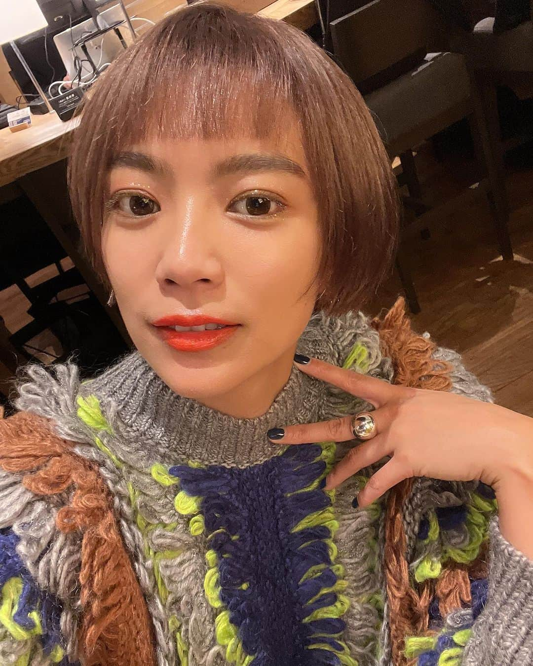 平アスカさんのインスタグラム写真 - (平アスカInstagram)「ハワイに行く前にヘアメンテしたよ〜💇🏼‍♀️ @hideakiueda  さいきんはオン眉が気分だなあ💭 どうですか？笑 そしておぱんちゅんちゅーズとmusic barとサプライズプレート♡ #newhair #おぱんちゅうさぎ #musicbar」11月20日 21時41分 - asucataira