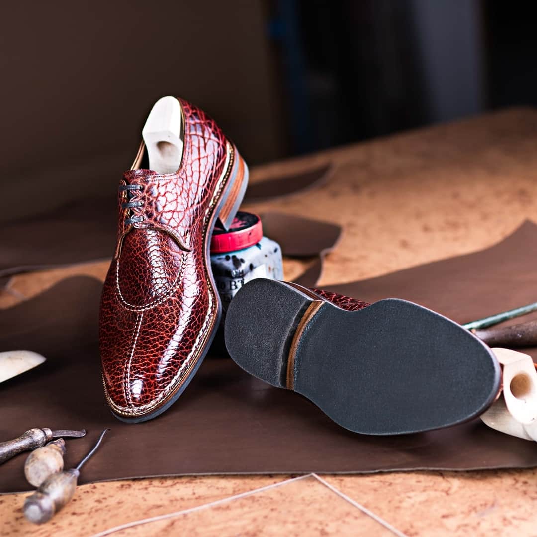 サンクリスピンのインスタグラム：「It’s not often you get the gift of handmade shoes at nearly half the price!⁣  For a limited time only, you can enjoy up to 45% off on some of our most popular models.   Remember; our shoes will last a lifetime, but our archive sale prices won’t…  Shop the Archive Sale today!  #shoes #handmadeshoes #madetoorder #mtoshoes #bespokeshoes #handwelted #shoeporn #madebyhand #shoestagram #agentlemanschoice #onlyforgentlemen」