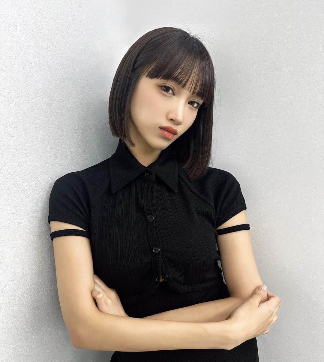 岡田サリオのインスタグラム：「人は自分の見たいものを相手に見ちゃうね。  勝手に。🫧  #ボブ#ボブヘア#韓国ヘア #ショートボブ#ショートヘア」