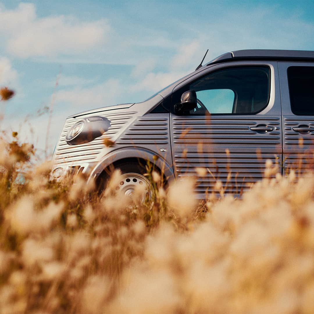 Citroënのインスタグラム：「Take a few minutes to admire the neo-retro design of the Citroën Holidays Concept, because once inside you'll never leave.」