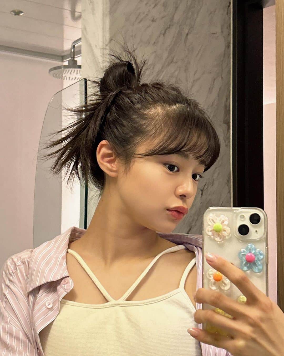 本間日陽のインスタグラム：「メイクしないとやり方忘れるあるある🌴💦‼️」