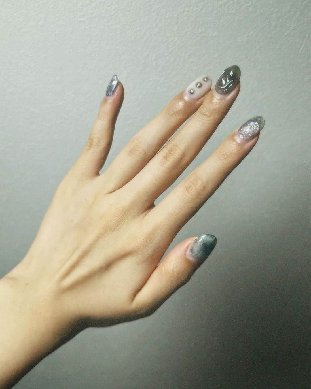 藍にいなさんのインスタグラム写真 - (藍にいなInstagram)「my nails✴︎  直近のやつ、こうやって見返すとその時の気分で全然違っておもろい いっつもお話し楽しい&その時の気分ぴったりの最高デザインをしてくださって感謝です🫶 @sky_twilight」11月20日 21時52分 - nina_o0o0