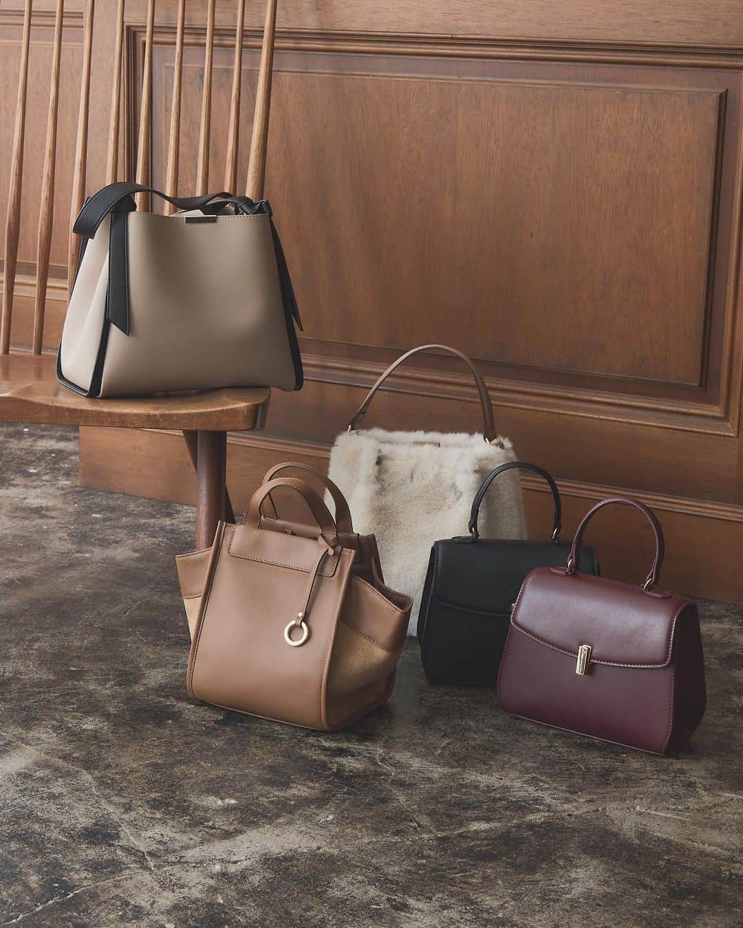 kumikyokuさんのインスタグラム写真 - (kumikyokuInstagram)「KUMIKYOKU NEW BAG トレンドからベーシックまで 日常を支えるオリジナルバッグ 　 　 #kumikyoku#onwardcrosset#組曲#クミキョク#オンワードクローゼット#オンワード樫山#バッグコレクション」11月20日 21時53分 - kumikyoku_jp