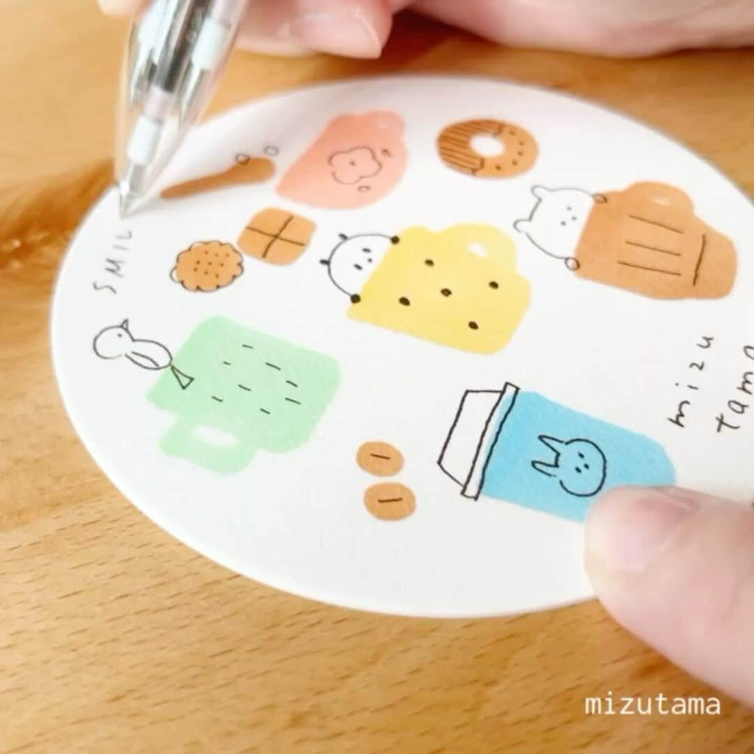 mizutamaのインスタグラム：「今日のお絵描きコースター。 ⁡ マグカップいろいろ☕️ ⁡ ⁡ お気に入りのマグをひとつ割ってしまった😭 金継ぎで復活させたいですー！！ ⁡ ⁡ ⁡ #お絵描き #イラスト #手描きイラスト #mizutamaお絵描きコースター #drawingvideo #illustration #doodle  #文房具 #文具 #mizutama #stationery #stationerylove  #copic #copicmarkers #copicciao #コピック ⁡⁡」