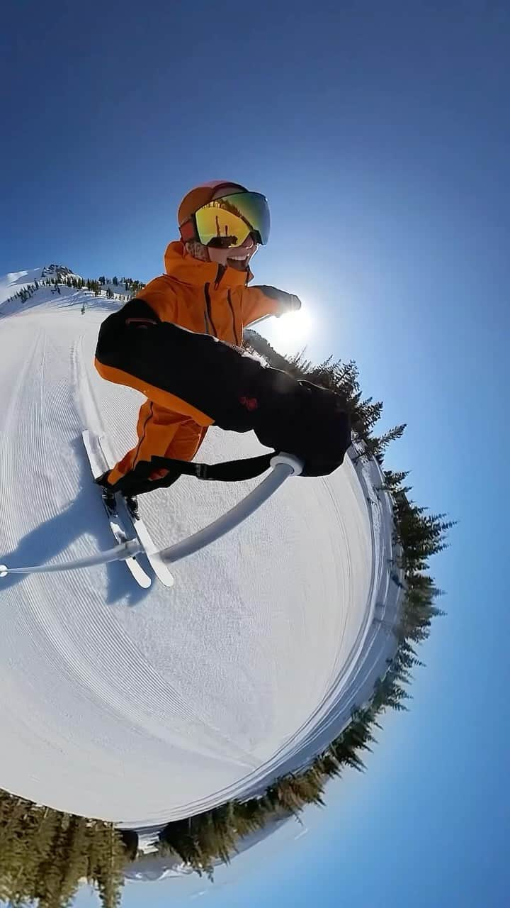 adidas Womenのインスタグラム：「POV: you’re taking on the slopes in the new adidas by Stella McCartney x Terrex 🎿⛷ Volume 🔼 for the full ski experience!   #adidasbyStellaMcCartney」