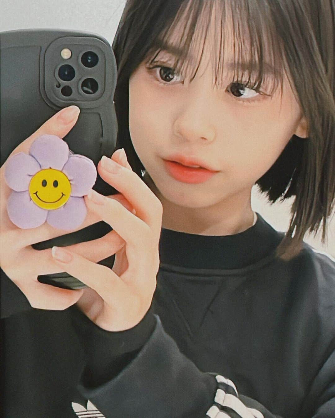梶原叶渚のインスタグラム：「りおちゃんから韓国のお土産で貰ったお花が可愛すぎるのですよ｡ @oshirio りお氏さんきゅ」