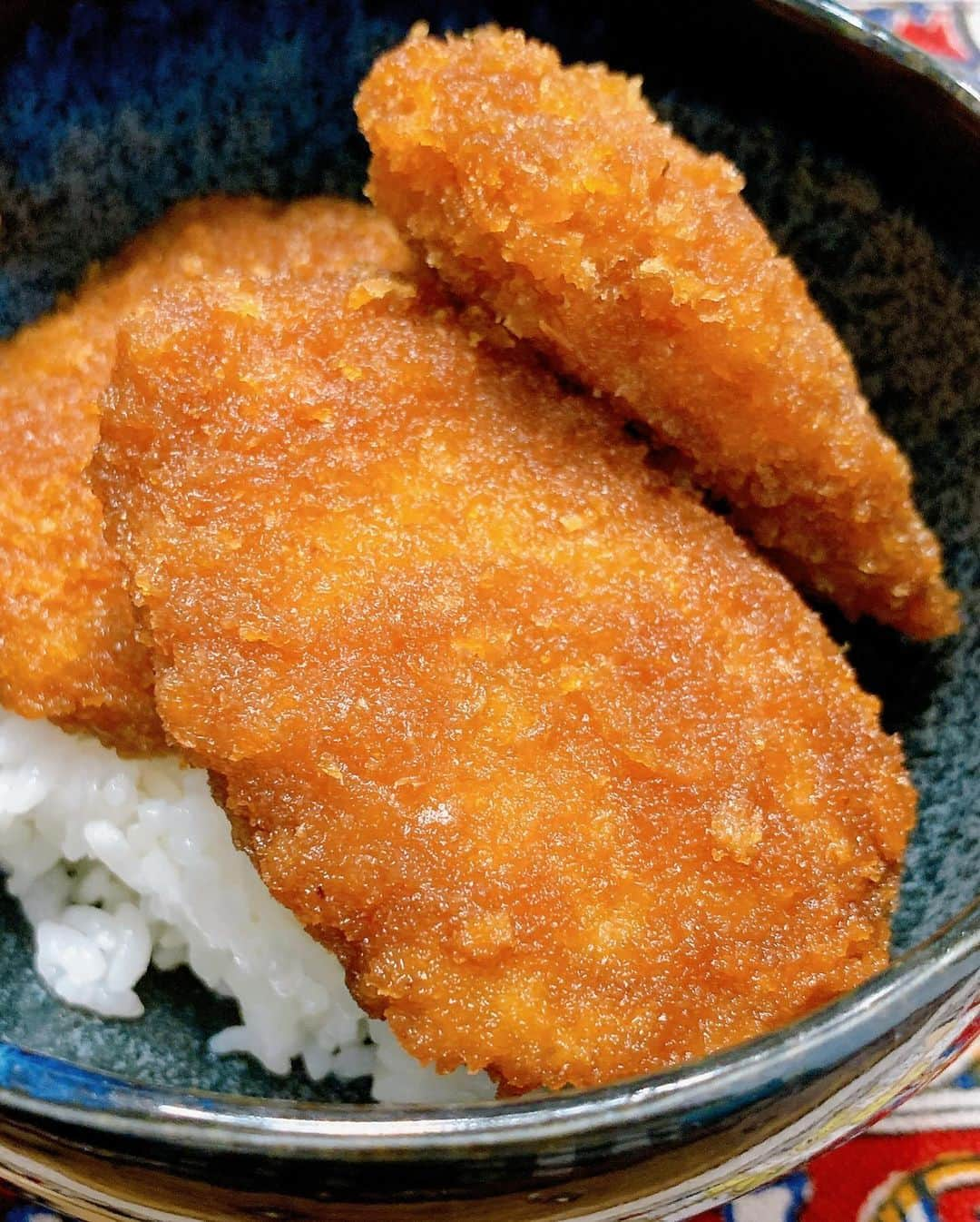 久保陽香さんのインスタグラム写真 - (久保陽香Instagram)「夫の手料理たち👨🏻‍🍳🍳 ⁡ ⁡ 久しぶりに載せていきます🙌🏻 ⁡ ⁡ 1、ジャンバラヤ 2、チキンカライ 3、魯肉飯 4、ビーフストロガノフ 5、タレカツ 6、海老ドリア 7、チャーシュー炒飯 8、焼売 9、10、つくね ⁡ ⁡ パパッと作ってくれたり、一緒に作ったり！ 妊娠中の悪阻の時もたくさん試行錯誤してくれたりと 毎日の食事の時間がずっと楽しいのは夫のおかげ✨✨ ⁡ いつも美味しくてほとんど外食もしなくなりました！ ⁡ ⁡ ⁡ #夫ご飯  #美味しいって幸せ」11月20日 22時14分 - kubo_haru