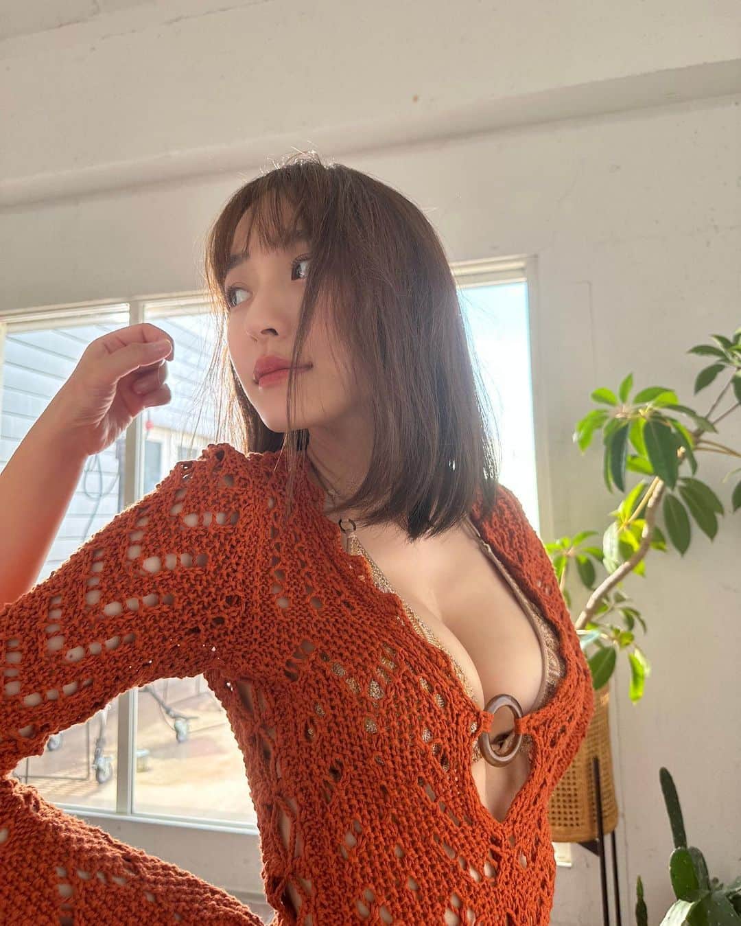 高崎哉海のインスタグラム：「🧡  #週プレ #週刊プレイボーイ」