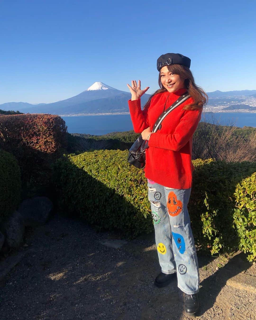 のインスタグラム：「（原めぐみofficial）10pics photos 西伊豆今宵さんのおかみさんに会いに 姦し3人娘？！で伺いました。 富士山の眺めも最高‼️  #西伊豆今宵  #yomi  #原めぐみ #影岡実紀」