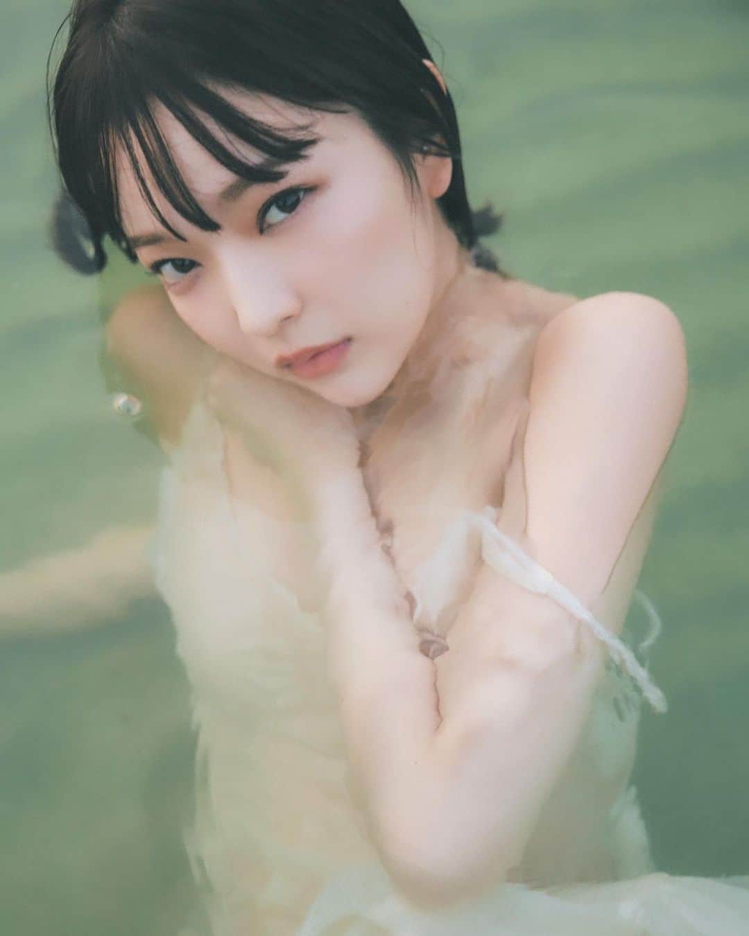 田中芽衣（めいめろ）のインスタグラム：「”1C0N“💙  #写真集発売まであと4日 #イベントまであと6日」