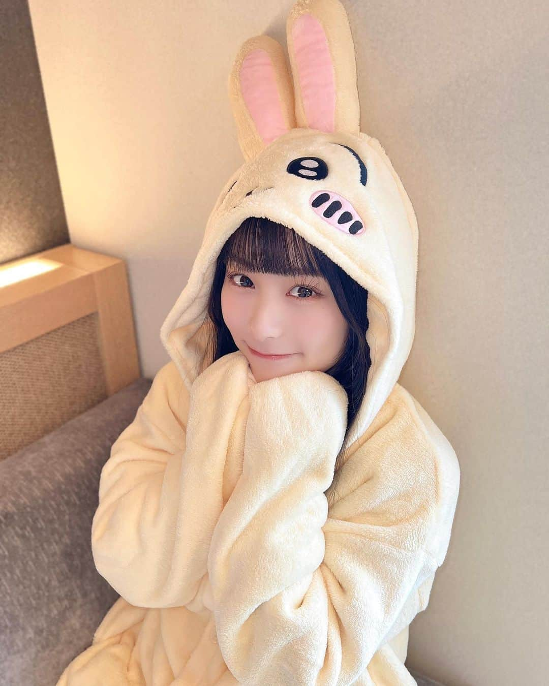 山崎玲奈さんのインスタグラム写真 - (山崎玲奈Instagram)「うさぎになったよ🐰♡♡  #ちいかわ#うさぎ#ちいかわうさぎ#ちいかわグッズ#ちいかわのいる生活#ちい活#アイドル#着ぐるみ」11月20日 22時23分 - yamazaki_reina